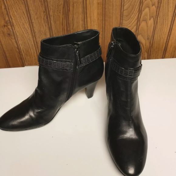 Bandolino Flight Ankle Boots Black Leather 6M - Picture 8 of 8